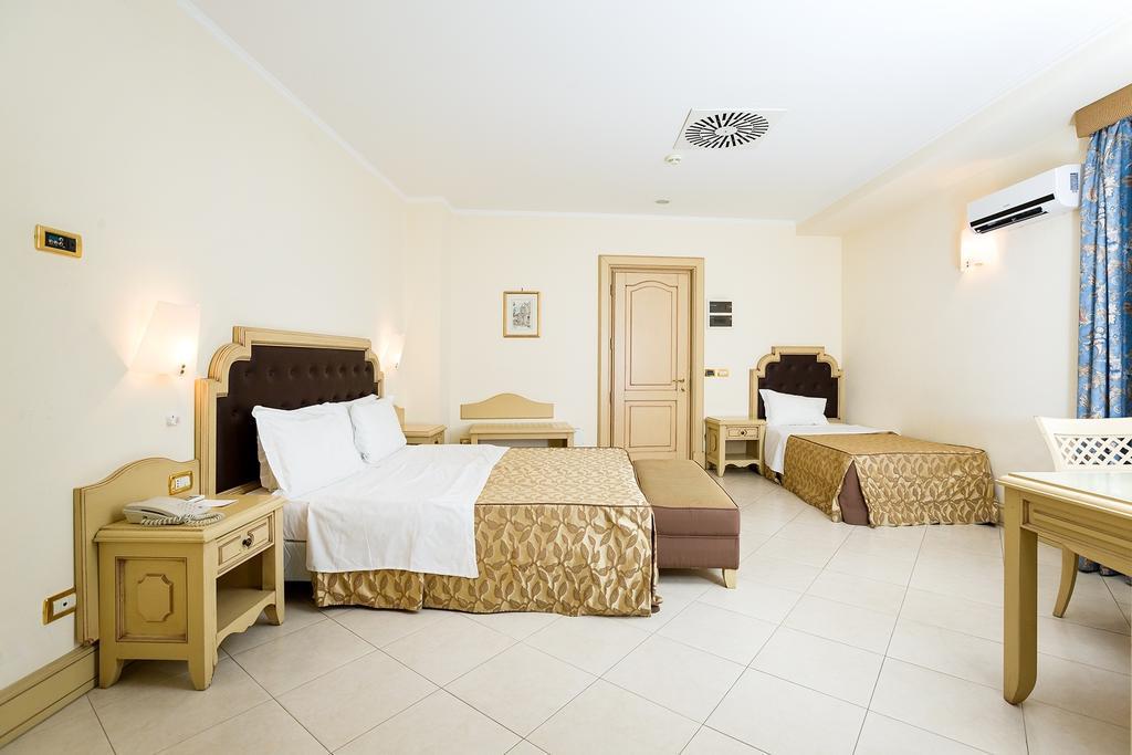 Grand Hotel Faraglioni Aci Trezza Zimmer foto