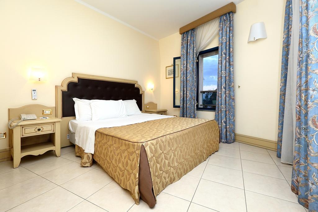 Grand Hotel Faraglioni Aci Trezza Zimmer foto