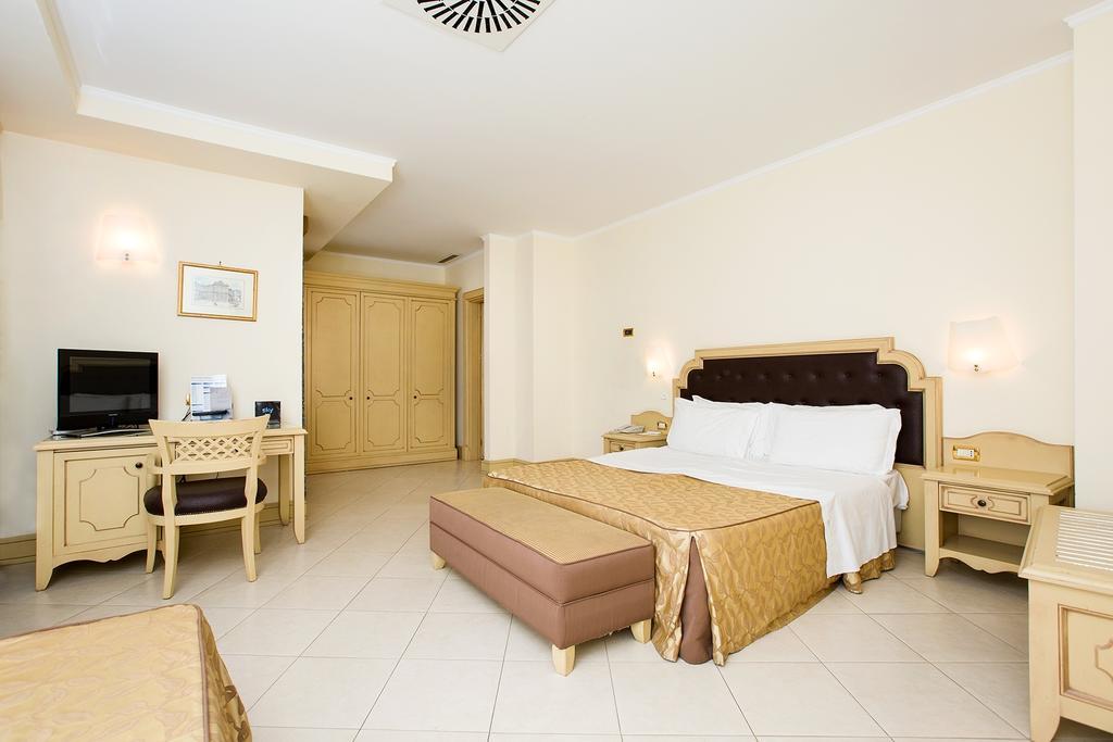 Grand Hotel Faraglioni Aci Trezza Zimmer foto